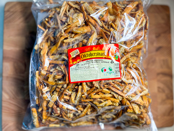 Нитка ЖАРЕНАЯ "Чеснок с зеленью" Oktobersnack 1 кг (сырный продукт) в Орехово-Зуевое