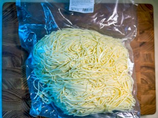 Фрайчизы со вкусом чеснок (100 гр.): Сырный продукт ФЕРМЕРСКИЙ паутинка белая